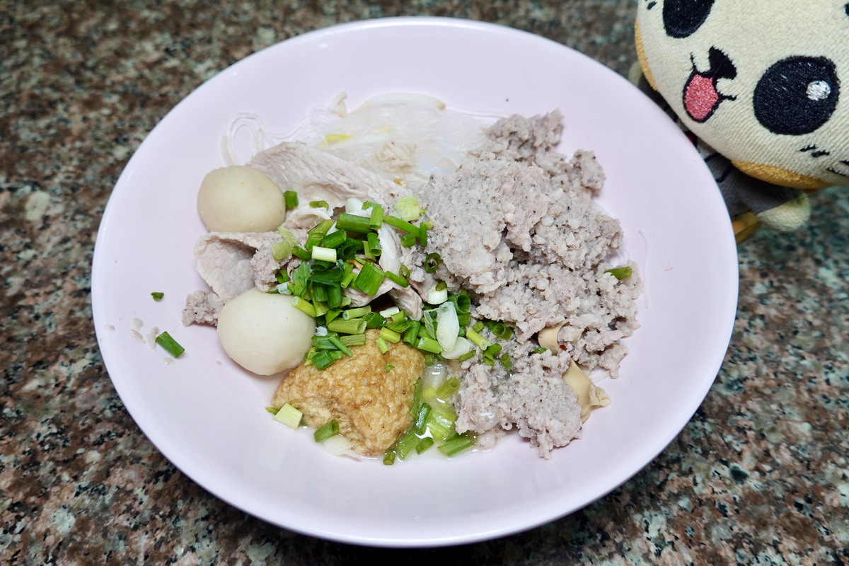 【泰國曼谷美食】榮泰米粉湯 Rung Rueang Pork Noodle 2026：米其林必比登連霸，鄰近BTS捷運站，好吃、便宜又交通方便的泰式米粉湯 7312