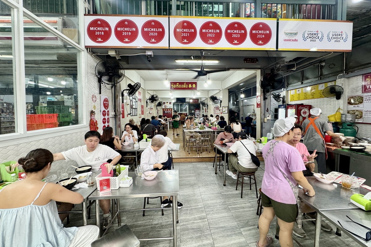 【泰國曼谷美食】榮泰米粉湯 Rung Rueang Pork Noodle 2026：米其林必比登連霸，鄰近BTS捷運站，好吃、便宜又交通方便的泰式米粉湯 7312