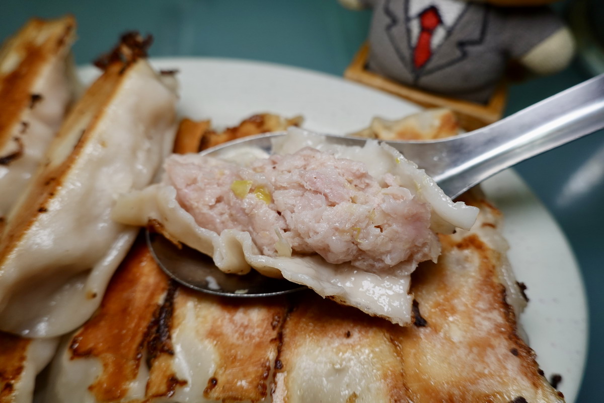 【台北雙連站美食】馥陽鍋貼水餃專賣店 2026:棒球惜敗就來吃鍋貼!寧夏夜市熱門排隊店,鍋貼和水餃表現不錯,可惜酸辣湯走鐘 7313 【台北雙連站美食】馥陽鍋貼水餃專賣店 2026:棒球惜敗就來吃鍋貼!寧夏夜市熱門排隊店,鍋貼和水餃表現不錯,可惜酸辣湯走鐘 7313