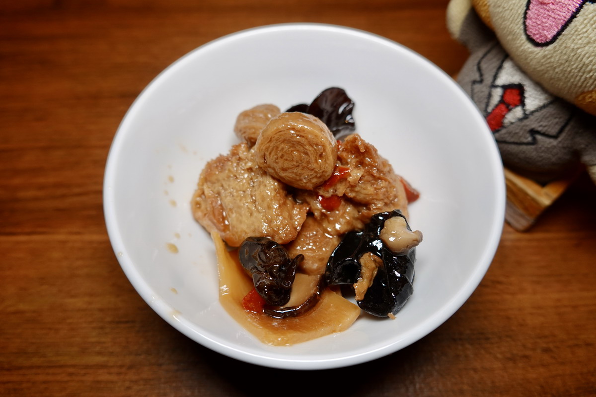 【台北中山站美食】華承軒 2026：文青麵店有很扯的麵！用日式拉麵的規格賣中式的麵，雞湯香濃帶膠質，擔擔麵香辣迷人 7314