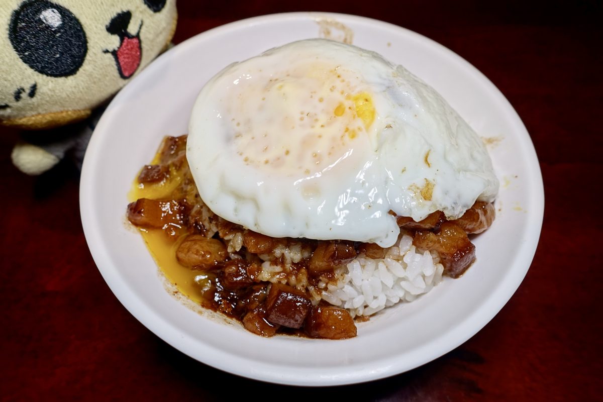 即時熱門文章：【台北北門站美食】大稻埕魯肉飯 2026：登上國宴的滷肉飯，飯上舖一顆半熟荷包蛋大加分，華陰街商圈60年老店 7308