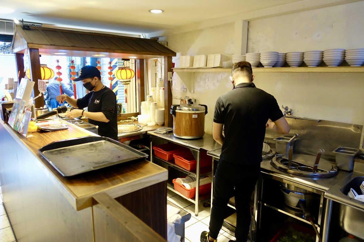 【台北北門站美食】大稻埕魯肉飯 2026：登上國宴的滷肉飯，飯上舖一顆半熟荷包蛋大加分，華陰街商圈60年老店 7308