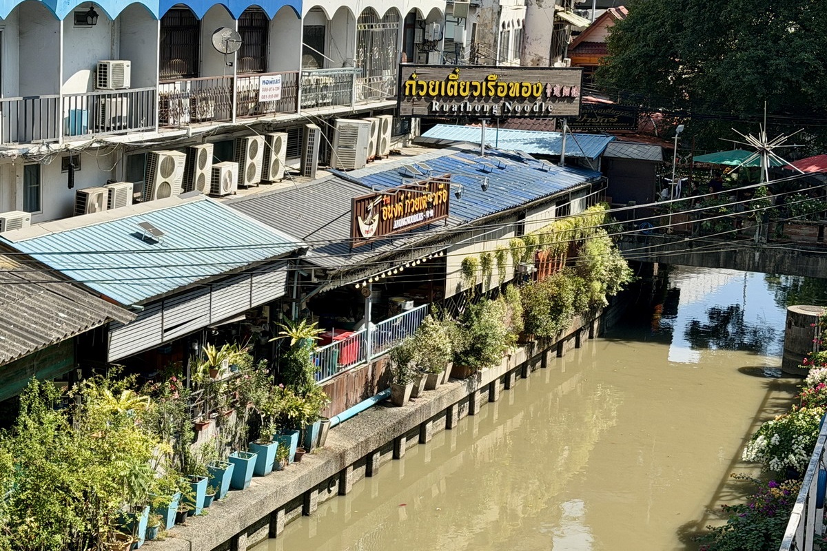 【泰國曼谷美食】勝利紀念碑船麵一條街 Payak boat noodle 2026：一碗船麵18泰銖，大家都吃爆！曼谷船麵集中地，便宜好吃的庶民美食，有中文菜單 7319