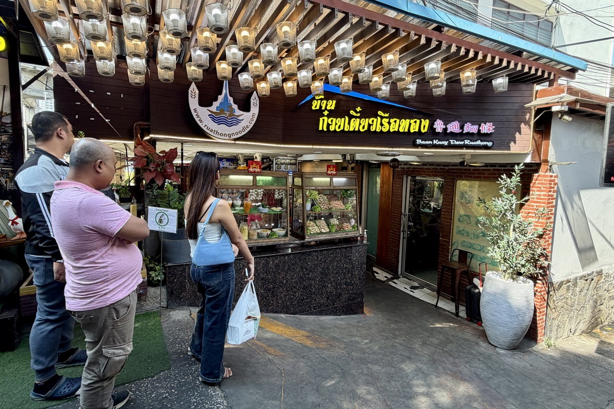 【泰國曼谷美食】勝利紀念碑船麵一條街 Payak boat noodle 2026：一碗船麵18泰銖，大家都吃爆！曼谷船麵集中地，便宜好吃的庶民美食，有中文菜單 7319