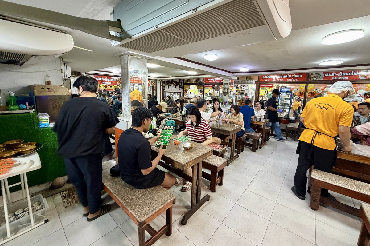 【泰國曼谷美食】勝利紀念碑船麵一條街 Payak boat noodle 2026：一碗船麵18泰銖，大家都吃爆！曼谷船麵集中地，便宜好吃的庶民美食，有中文菜單 7319