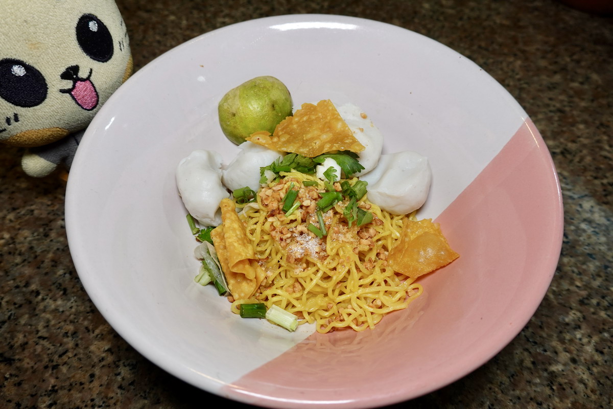 【泰國曼谷美食】勝利紀念碑船麵一條街 Payak boat noodle 2026：一碗船麵18泰銖，大家都吃爆！曼谷船麵集中地，便宜好吃的庶民美食，有中文菜單 7319