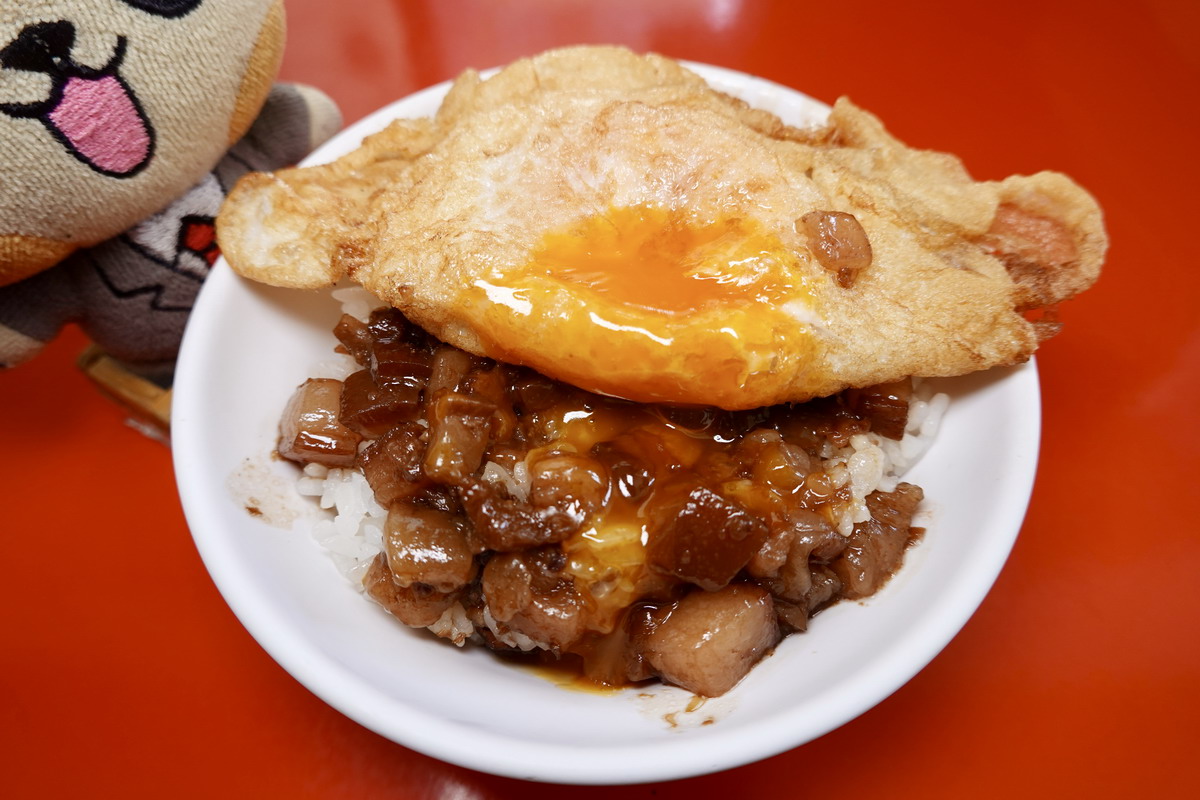 即時熱門文章：【高雄前金區美食】前金肉燥飯 2026：高雄肉燥飯老店，可以加魚鬆增香解膩，再加鴨蛋包畫龍點睛，米其林必比登排隊名店 7225