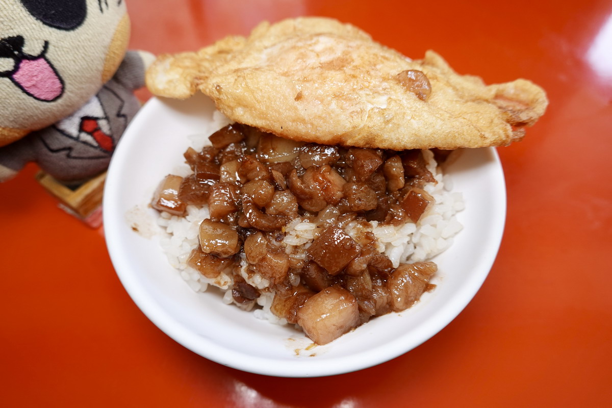 【高雄前金區美食】前金肉燥飯 2026:高雄肉燥飯老店,可以加魚鬆增香解膩,再加鴨蛋包畫龍點睛,米其林必比登排隊名店 7225 【高雄前金區美食】前金肉燥飯 2026:高雄肉燥飯老店,可以加魚鬆增香解膩,再加鴨蛋包畫龍點睛,米其林必比登排隊名店 7225