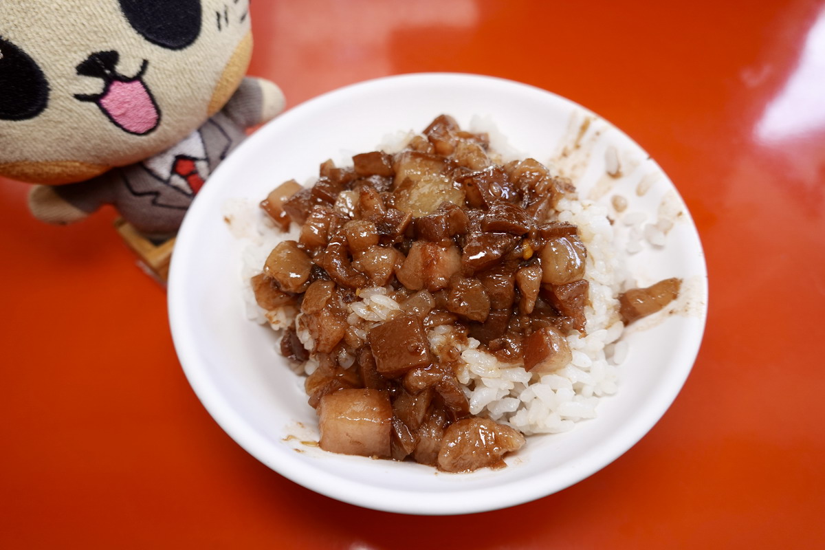 【高雄前金區美食】前金肉燥飯 2026:高雄肉燥飯老店,可以加魚鬆增香解膩,再加鴨蛋包畫龍點睛,米其林必比登排隊名店 7225 【高雄前金區美食】前金肉燥飯 2026:高雄肉燥飯老店,可以加魚鬆增香解膩,再加鴨蛋包畫龍點睛,米其林必比登排隊名店 7225