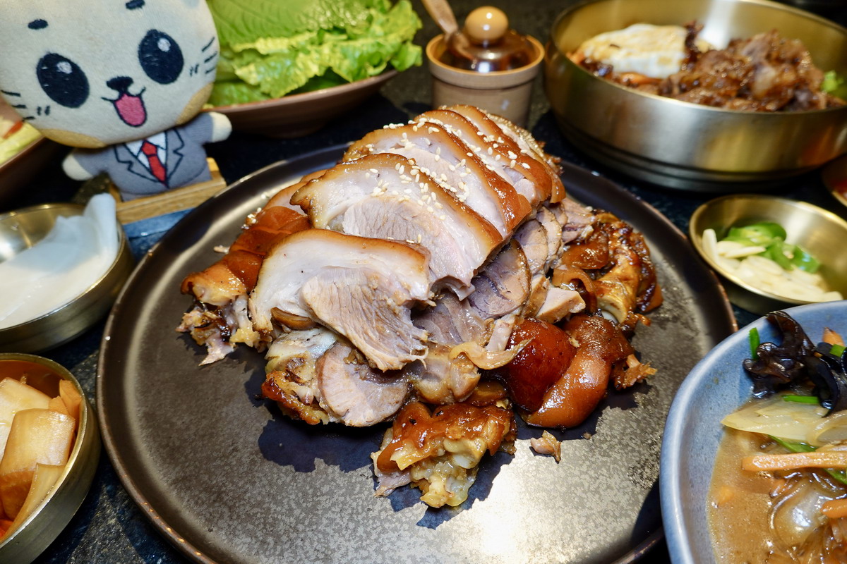 即時熱門文章：【台北中山國中站美食】恰恰韓式豬腳 2026：小巷裡的韓式美食網上介紹的不多，但沒訂位可能吃不到，韓式豬腳美味份量大，來店必吃，小菜可以無限續 7337