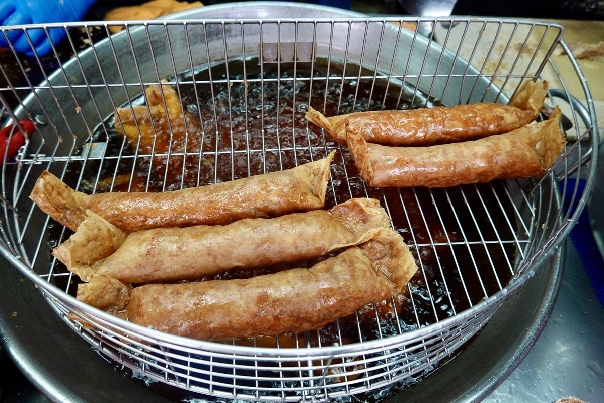 【台北大橋頭站美食】賴記雞卷 2026：大稻埕慈聖宮美食、韓國《黑白大廚》白種元推薦台北巷弄小吃 7324 @貓大爺