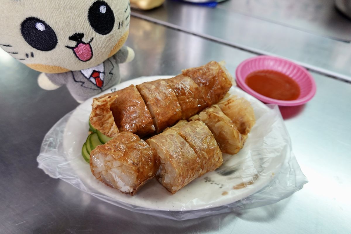 【台北大橋頭站美食】賴記雞卷 2026：大稻埕慈聖宮美食、韓國《黑白大廚》白種元推薦台北巷弄小吃 7324