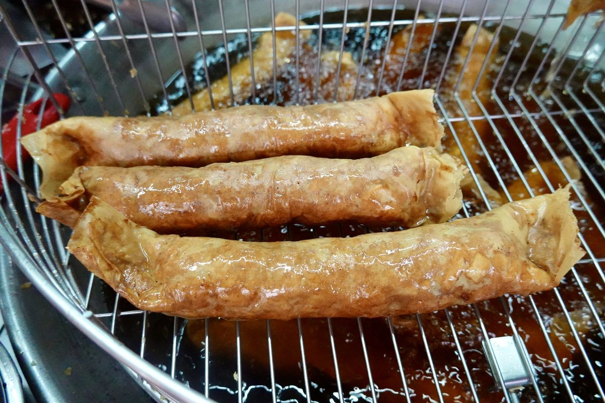 【台北大橋頭站美食】賴記雞卷 2026：大稻埕慈聖宮美食、韓國《黑白大廚》白種元推薦台北巷弄小吃 7324