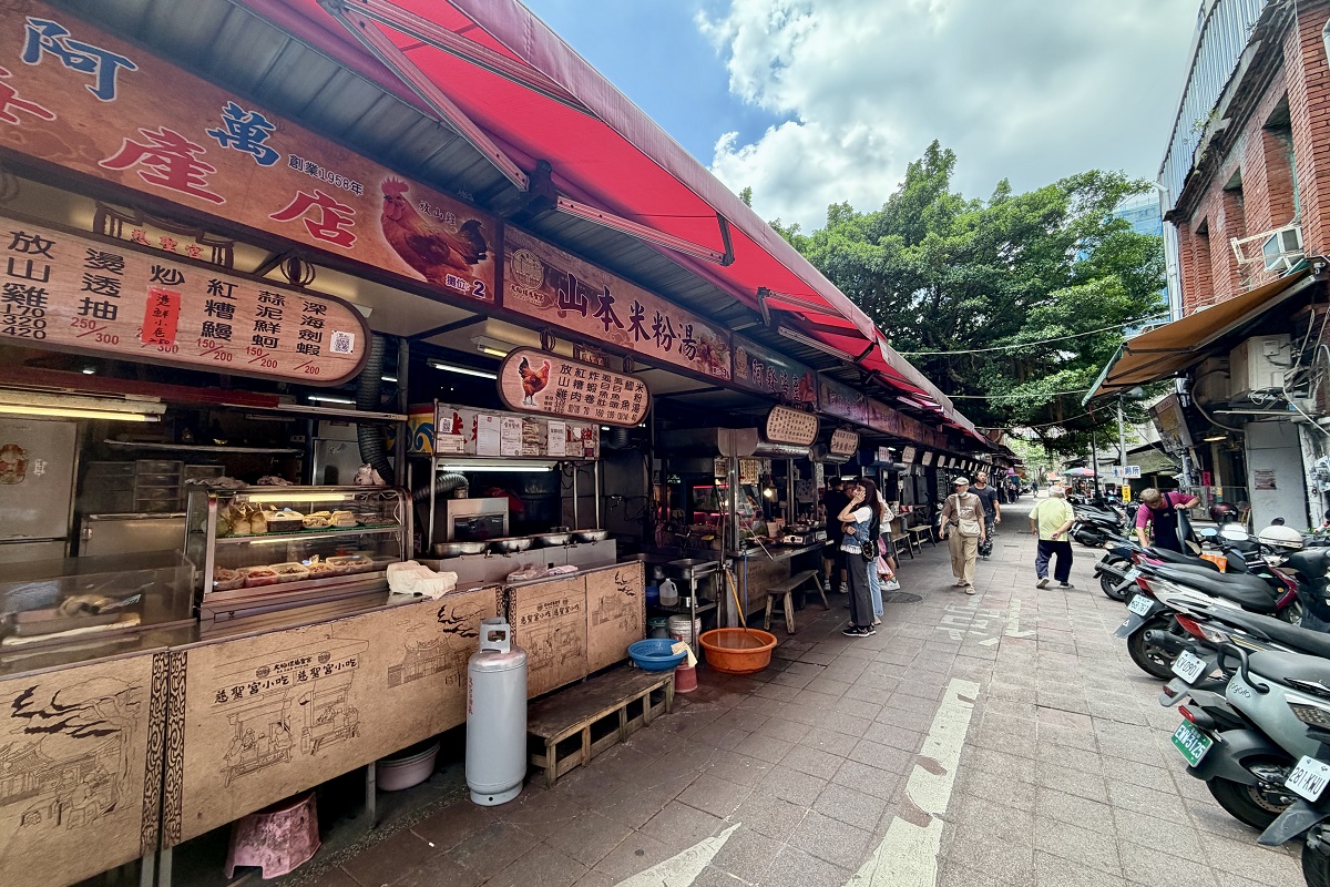 即時熱門文章：【懶人包】貓大爺大稻埕慈聖宮美食街全部20攤介紹特輯 2026：通往台北老味道的時光隧道 (附影片) 7322