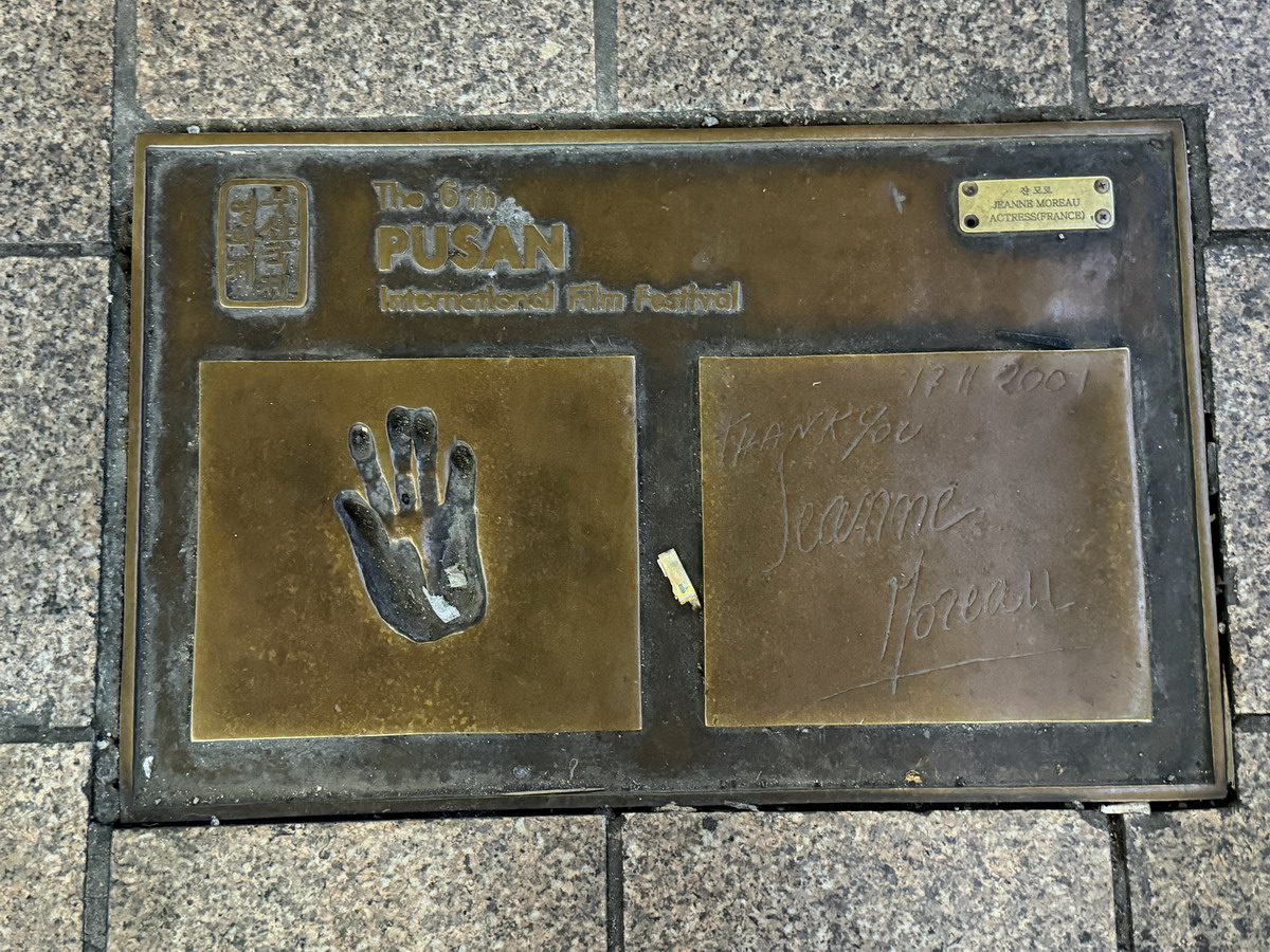 【韓國釜山旅遊】釜山國際影展明星手印星光大道 BIFF 2026:釜山南浦洞鬧區裡的追星族朝聖地,國際眾星雲集,還有夜市和糖餅可以吃 【韓國釜山旅遊】釜山國際影展明星手印星光大道 BIFF 2026:釜山南浦洞鬧區裡的追星族朝聖地,國際眾星雲集,還有夜市和糖餅可以吃
