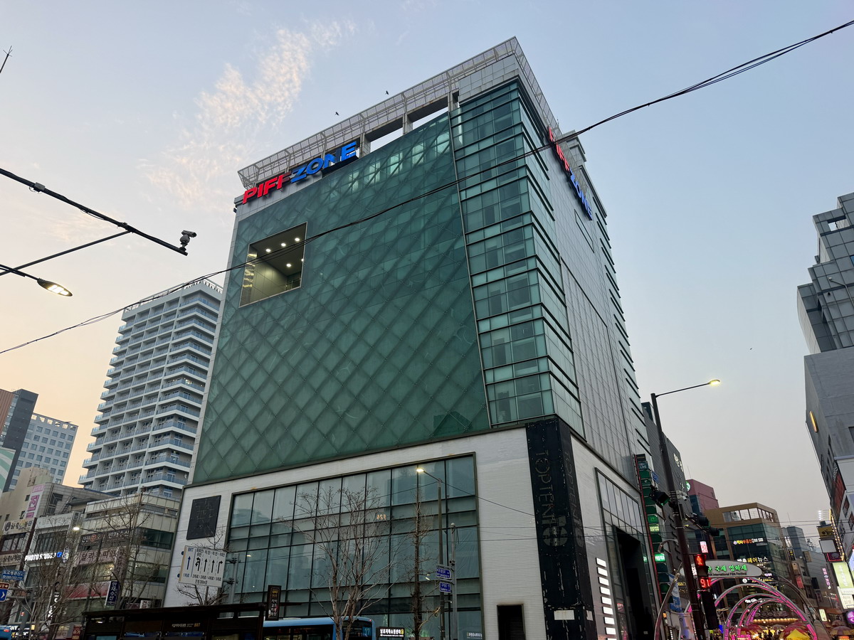 【韓國釜山旅遊】釜山國際影展明星手印星光大道 BIFF 2026:釜山南浦洞鬧區裡的追星族朝聖地,國際眾星雲集,還有夜市和糖餅可以吃 【韓國釜山旅遊】釜山國際影展明星手印星光大道 BIFF 2026:釜山南浦洞鬧區裡的追星族朝聖地,國際眾星雲集,還有夜市和糖餅可以吃