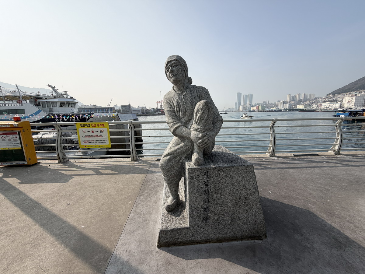 【韓國釜山旅遊】釜山札嘎其海鮮市場 Jalgachi Market 2026：釜山海洋生物博物館（誤），免費參觀，沉浸式體驗，看得到也吃得到，還有免費觀景台 7345