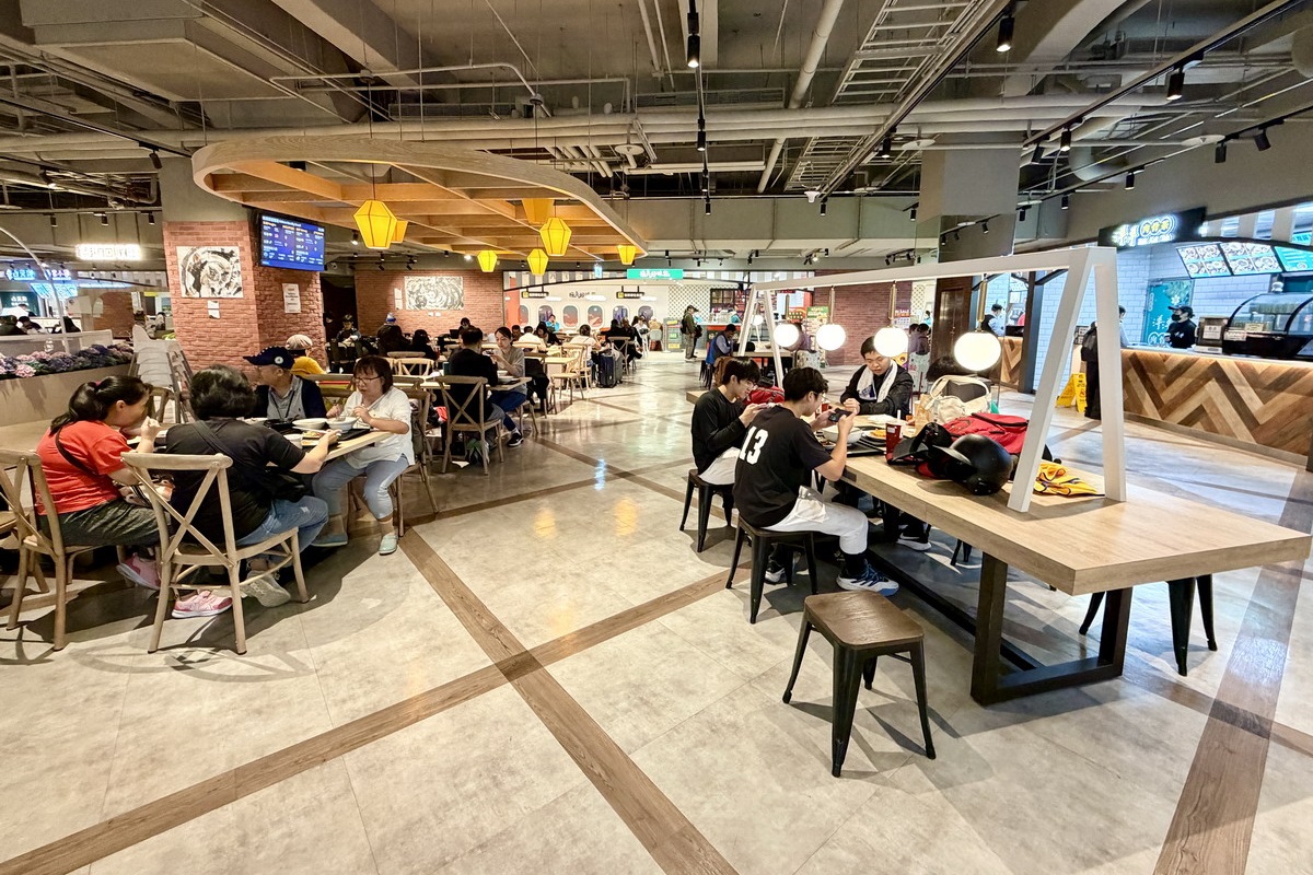 【台北松山機場站美食】極之好味港式燒臘飯館松山機場店 The best way 2026：粵菜名廚進駐松山機場國內線美食街，港式餐點美味又平價，還有聊天不限時的私房聚餐秘密基地 7346
