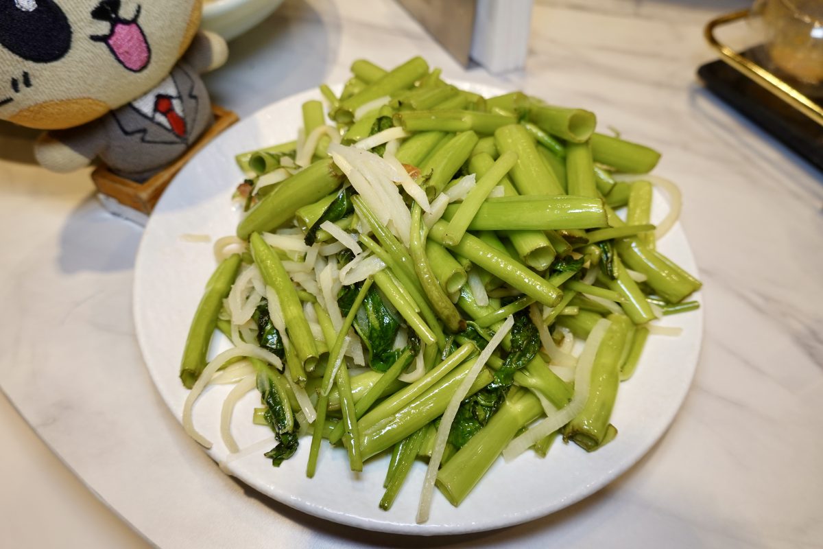 【台北車站美食】上海鄉村承德本家 2026：40年老字號中餐廳打造嶄新風貌旗艦店，時尚裝潢耳目一新，堅持師傅手工炒菜不用調理包，還引進茶酒搭餐，台北車站聚餐有了新選擇 7347