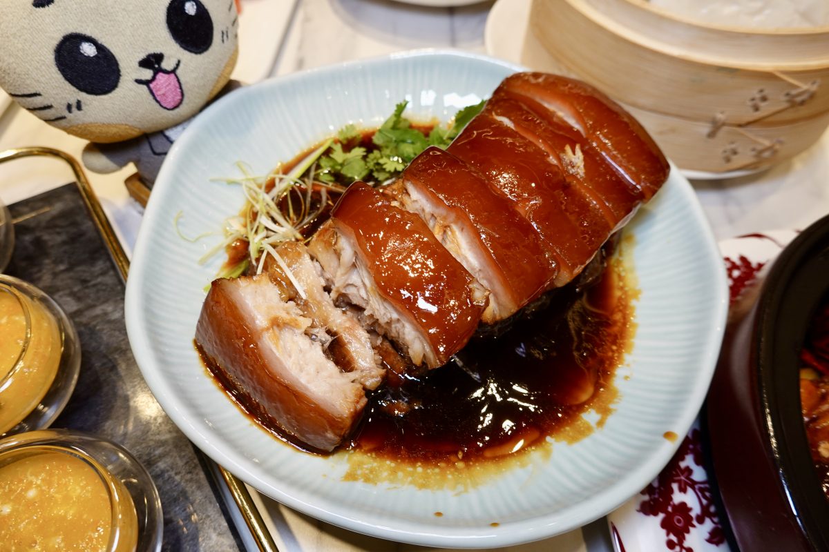 【台北車站美食】上海鄉村承德本家 2026:40年老字號中餐廳打造嶄新風貌旗艦店,時尚裝潢耳目一新,堅持師傅手工炒菜不用調理包,還引進茶酒搭餐,台北車站聚餐有了新選擇 7347 @貓大爺