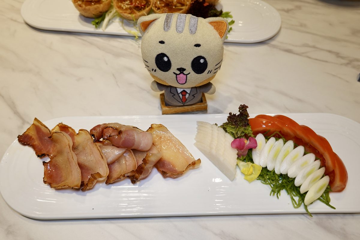 【台北車站美食】上海鄉村承德本家 2026：40年老字號中餐廳打造嶄新風貌旗艦店，時尚裝潢耳目一新，堅持師傅手工炒菜不用調理包，還引進茶酒搭餐，台北車站聚餐有了新選擇 7347