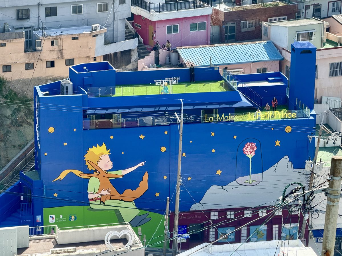 【韓國釜山旅遊】甘川洞文化村 2026：在彩色屋山城與小王子相遇！難民聚落成功轉型觀光勝地，童話世界美照拍不完，釜山必遊熱門景點 7348