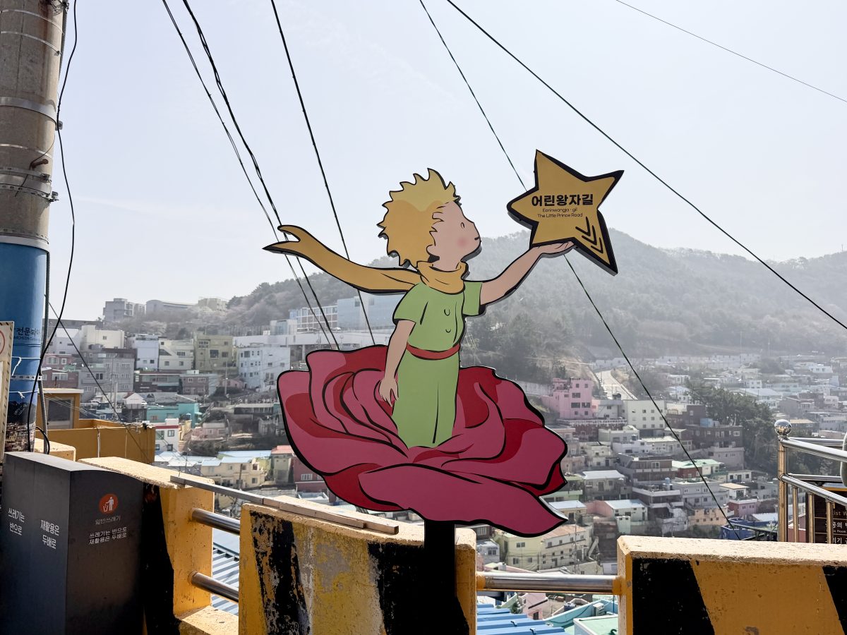 【韓國釜山旅遊】甘川洞文化村 2026：在彩色屋山城與小王子相遇！難民聚落成功轉型觀光勝地，童話世界美照拍不完，釜山必遊熱門景點 7348