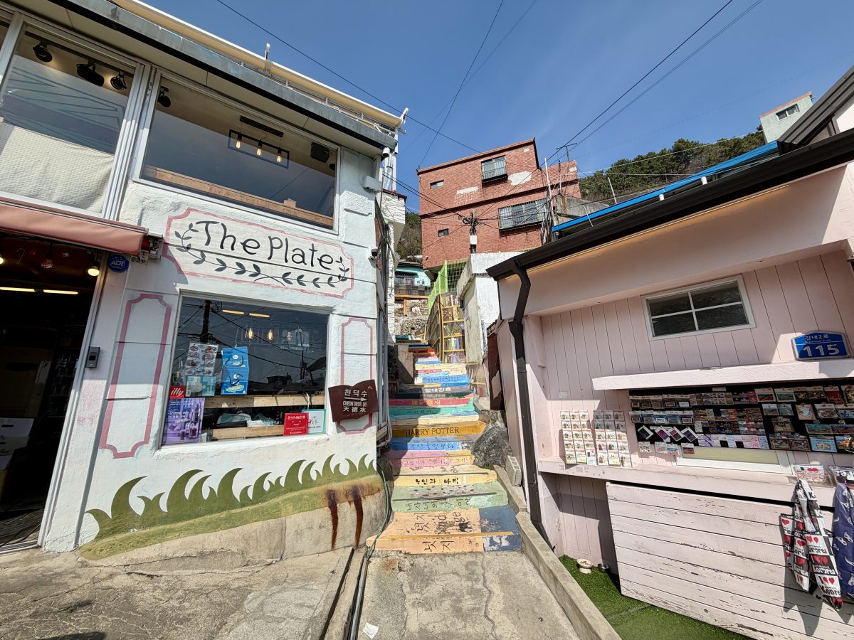 【韓國釜山旅遊】甘川洞文化村 2026：在彩色屋山城與小王子相遇！難民聚落成功轉型觀光勝地，童話世界美照拍不完，釜山必遊熱門景點 7348