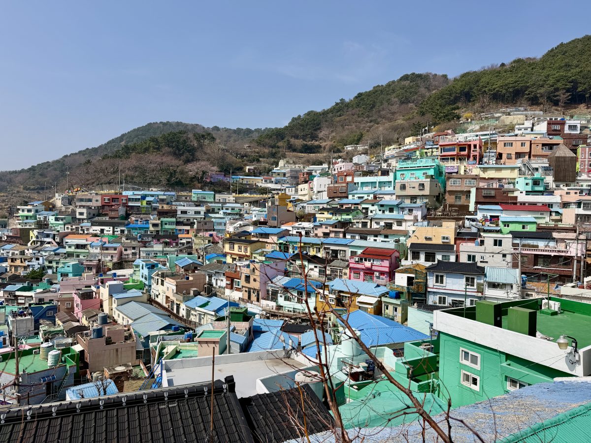 【韓國釜山旅遊】甘川洞文化村 2026：在彩色屋山城與小王子相遇！難民聚落成功轉型觀光勝地，童話世界美照拍不完，釜山必遊熱門景點 7348