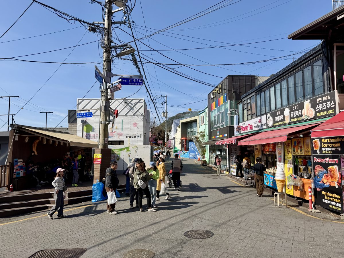 【韓國釜山旅遊】甘川洞文化村 2026：在彩色屋山城與小王子相遇！難民聚落成功轉型觀光勝地，童話世界美照拍不完，釜山必遊熱門景點 7348