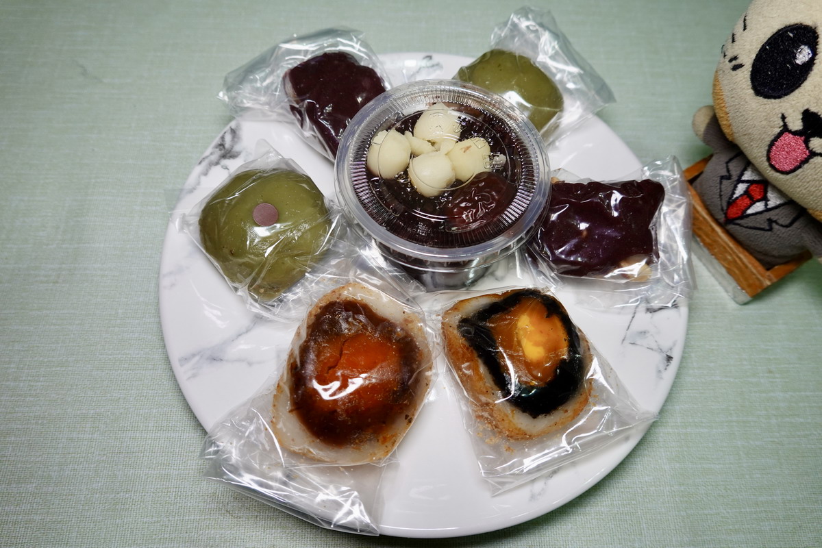 【台北南京復興站美食】黑麻糬 2026：低調的中式手工點心小舖，各式麻糬、草莓大福都很受歡迎，常常賣完提前關店，遼寧街夜市熱門店  7370