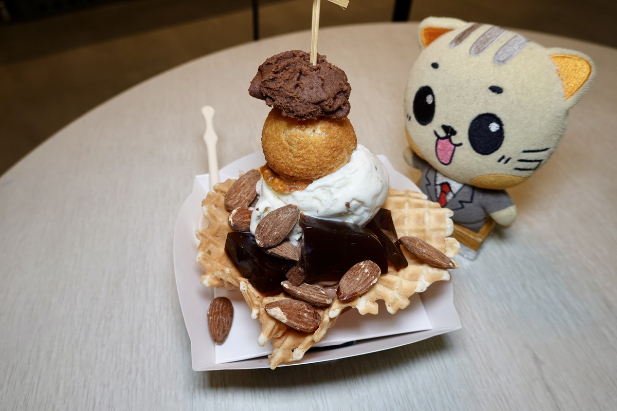 【台北港墘站美食】Bigtom 無罪甜生活美國冰淇淋咖啡館內湖店 2026：吃甜無罪！新開幕咖啡甜品輕食館，有雞湯麵、有漢堡、有冰淇淋，講究健康美味，內湖科學園區新聚點，正餐或下午茶都可以來 7372