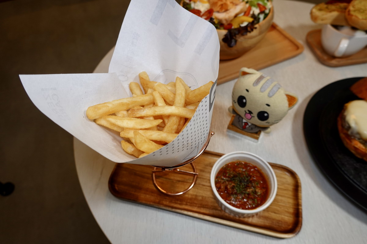 【台北港墘站美食】Bigtom 無罪甜生活美國冰淇淋咖啡館內湖店 2026：吃甜無罪！新開幕咖啡甜品輕食館，有雞湯麵、有漢堡、有冰淇淋，講究健康美味，內湖科學園區新聚點，正餐或下午茶都可以來 7372