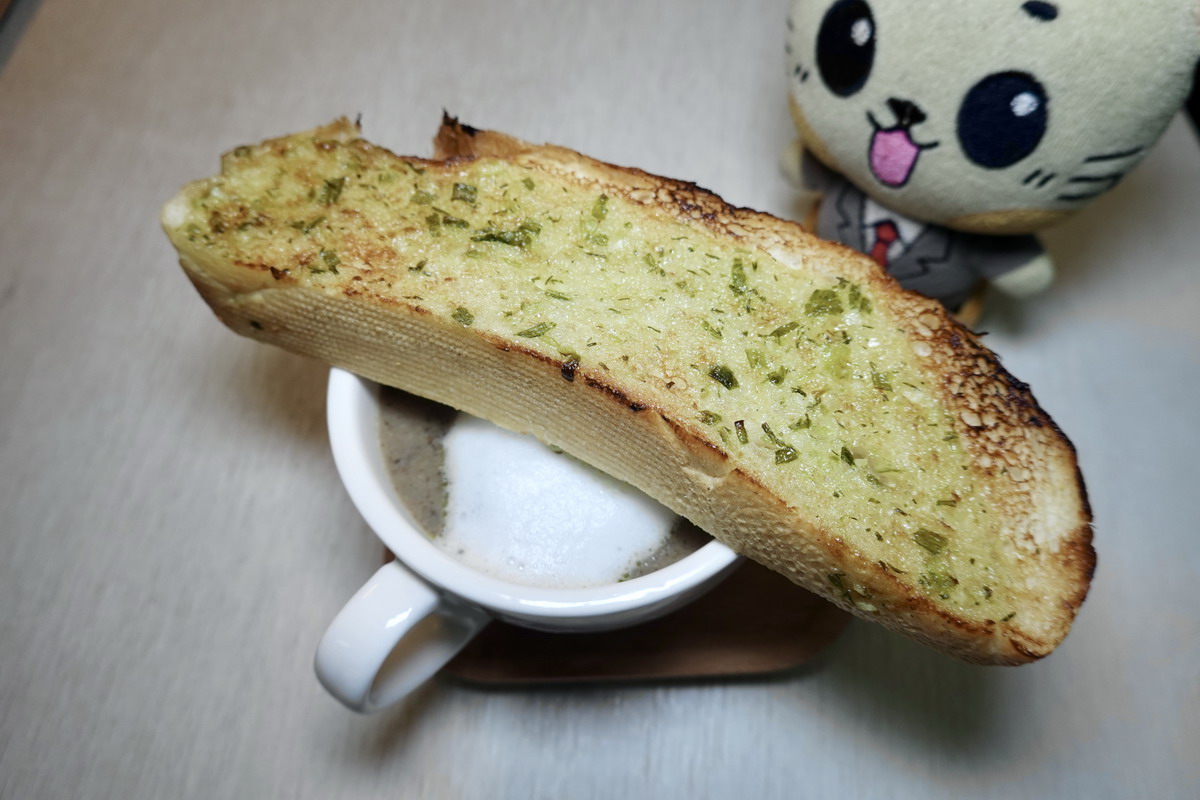 【台北港墘站美食】Bigtom 無罪甜生活美國冰淇淋咖啡館內湖店 2026：吃甜無罪！新開幕咖啡甜品輕食館，有雞湯麵、有漢堡、有冰淇淋，講究健康美味，內湖科學園區新聚點，正餐或下午茶都可以來 7372