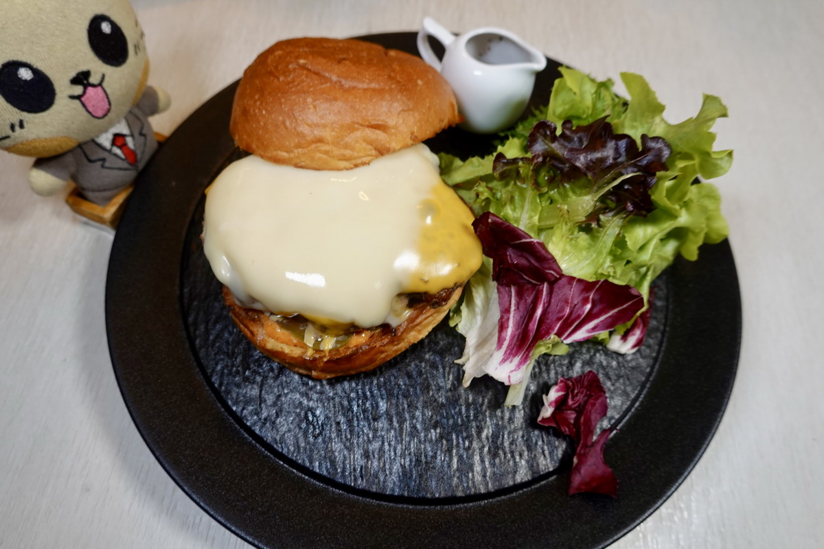 【台北港墘站美食】Bigtom 無罪甜生活美國冰淇淋咖啡館內湖店 2026：吃甜無罪！新開幕咖啡甜品輕食館，有雞湯麵、有漢堡、有冰淇淋，講究健康美味，內湖科學園區新聚點，正餐或下午茶都可以來 7372