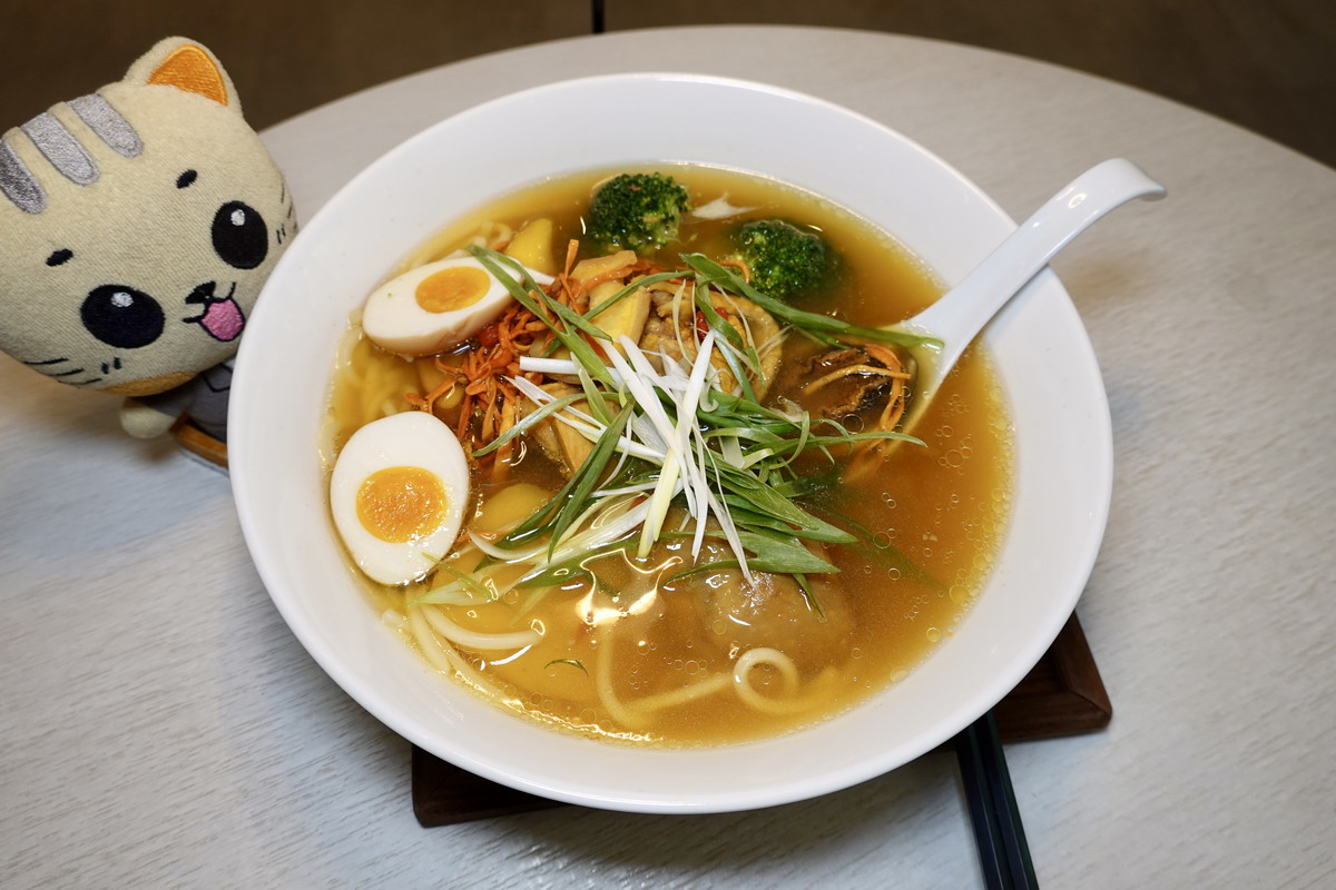 【台北港墘站美食】Bigtom 無罪甜生活美國冰淇淋咖啡館內湖店 2026：吃甜無罪！新開幕咖啡甜品輕食館，有雞湯麵、有漢堡、有冰淇淋，講究健康美味，內湖科學園區新聚點，正餐或下午茶都可以來 7372