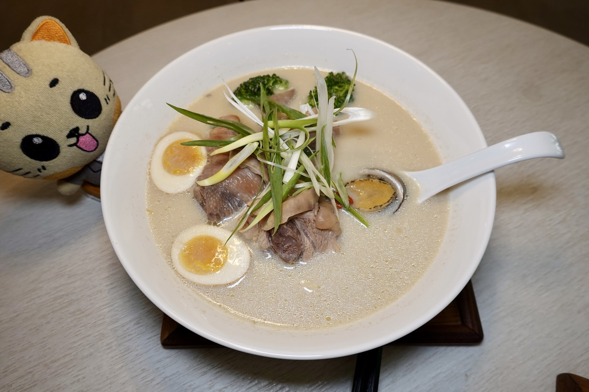 【台北港墘站美食】Bigtom 無罪甜生活美國冰淇淋咖啡館內湖店 2026：吃甜無罪！新開幕咖啡甜品輕食館，有雞湯麵、有漢堡、有冰淇淋，講究健康美味，內湖科學園區新聚點，正餐或下午茶都可以來 7372