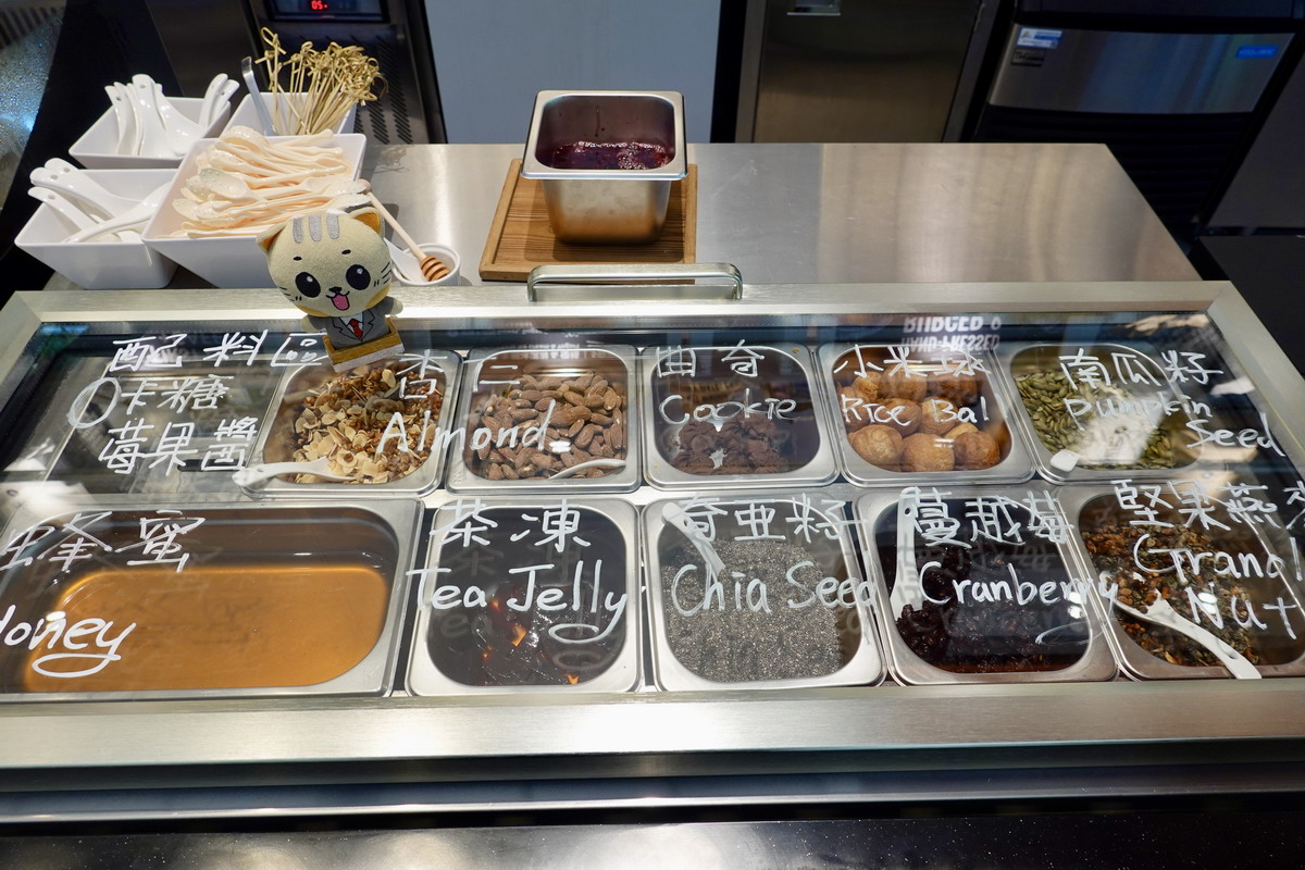 【台北港墘站美食】Bigtom 無罪甜生活美國冰淇淋咖啡館內湖店 2026：吃甜無罪！新開幕咖啡甜品輕食館，有雞湯麵、有漢堡、有冰淇淋，講究健康美味，內湖科學園區新聚點，正餐或下午茶都可以來 7372