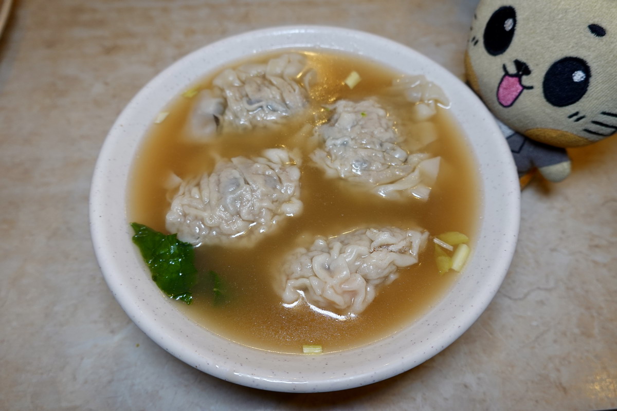 【台北大安站美食】強記港式小館 2026：一秒到香港，很有香港風情的燒臘粥粉麵小舖，鳳城水餃太特別 7373