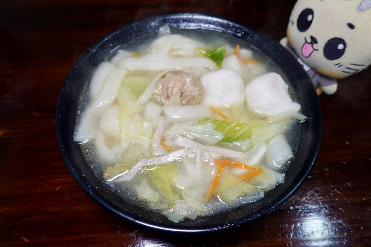 【台北龍山寺站美食】雙葉海鮮魚麵 2026：萬華艋舺小吃臥虎藏龍，不起眼的小店居然有手工魚麵、肉燕和福州丸，便宜大碗份量十足，還可以買回家自己煮 7378