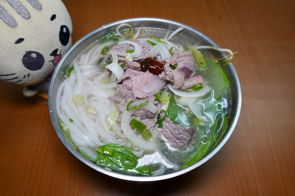 【台北南京復興站美食】忠孝越南河粉 2026：市中心超隱密小店！藏在小巷的小巷裡，是附近上班族才知道的秘密基地，只營業平日中午3小時，大碗越南河粉經濟實惠 7381