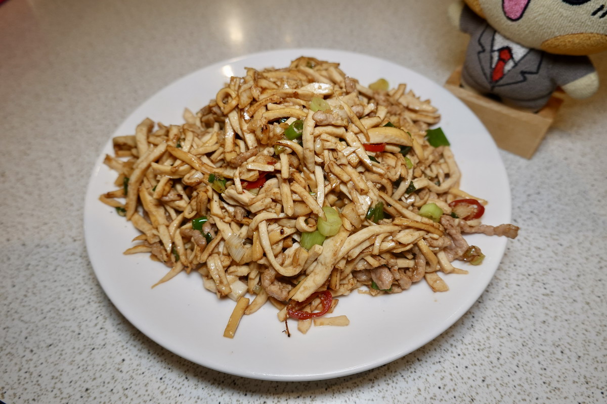 【台北六張犁站美食】陸品川浙名菜 2026：笑著付帳的餐廳！超便宜經濟實惠合菜餐廳，保有老菜與老味道，適合帶長輩聚餐，香酥鴨是代表菜 7384
