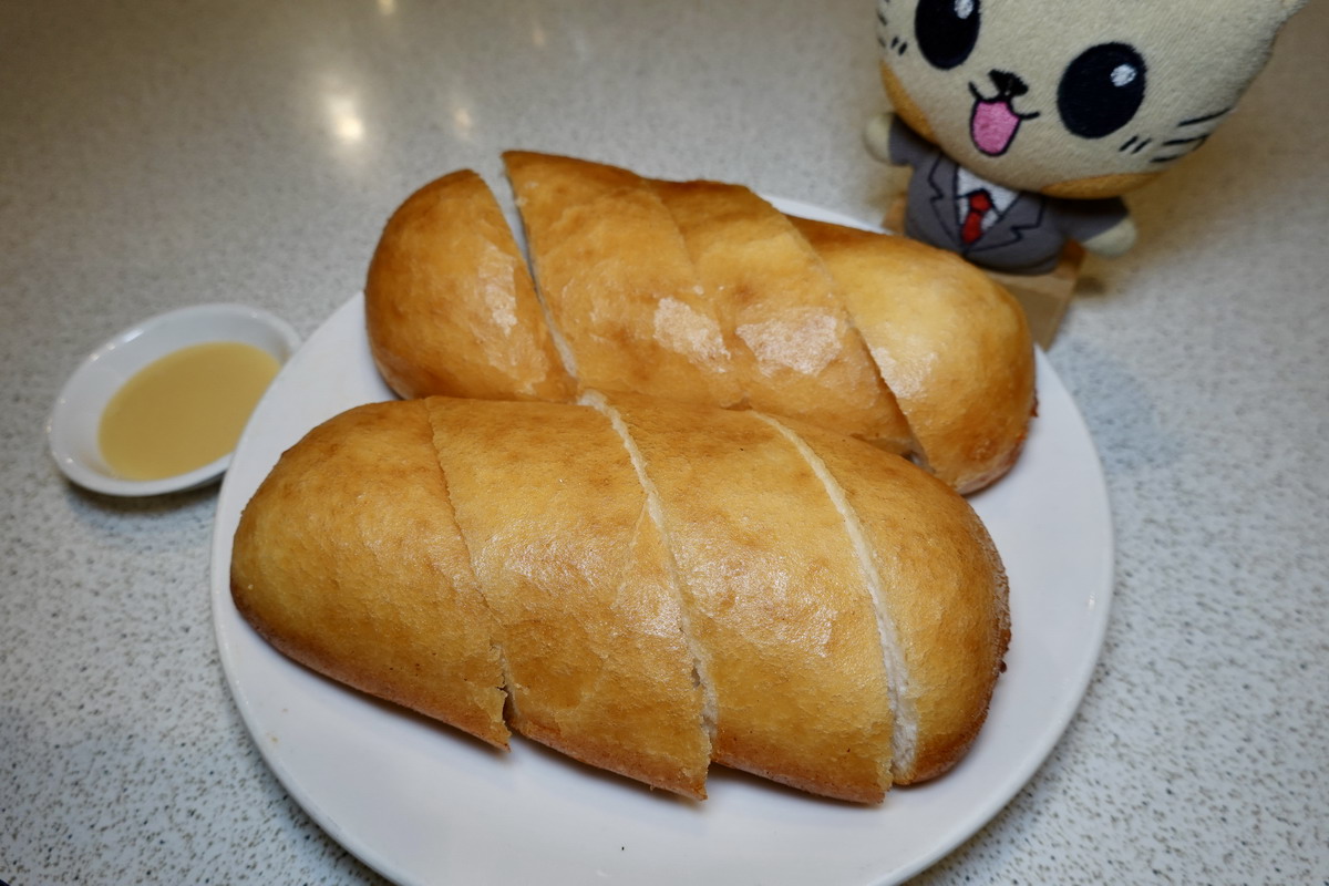 【台北六張犁站美食】陸品川浙名菜 2026：笑著付帳的餐廳！超便宜經濟實惠合菜餐廳，保有老菜與老味道，適合帶長輩聚餐，香酥鴨是代表菜 7384
