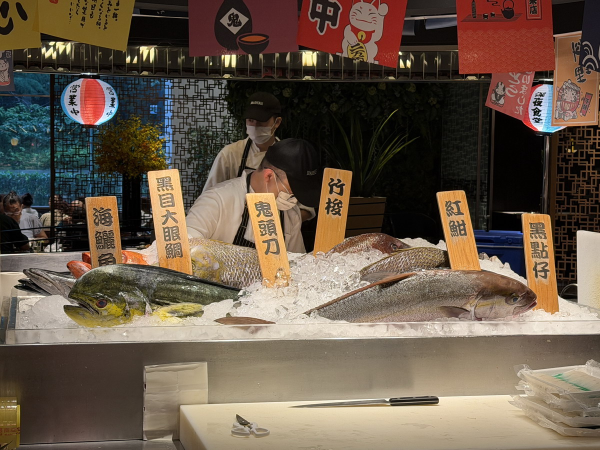 【台北中山站美食】台北晶華酒店栢麗廳吃到飽自助餐 2026：台灣代表性老牌吃到飽自助餐，吃貨必吃，台東當日新鮮直送漁貨是招牌 7390
