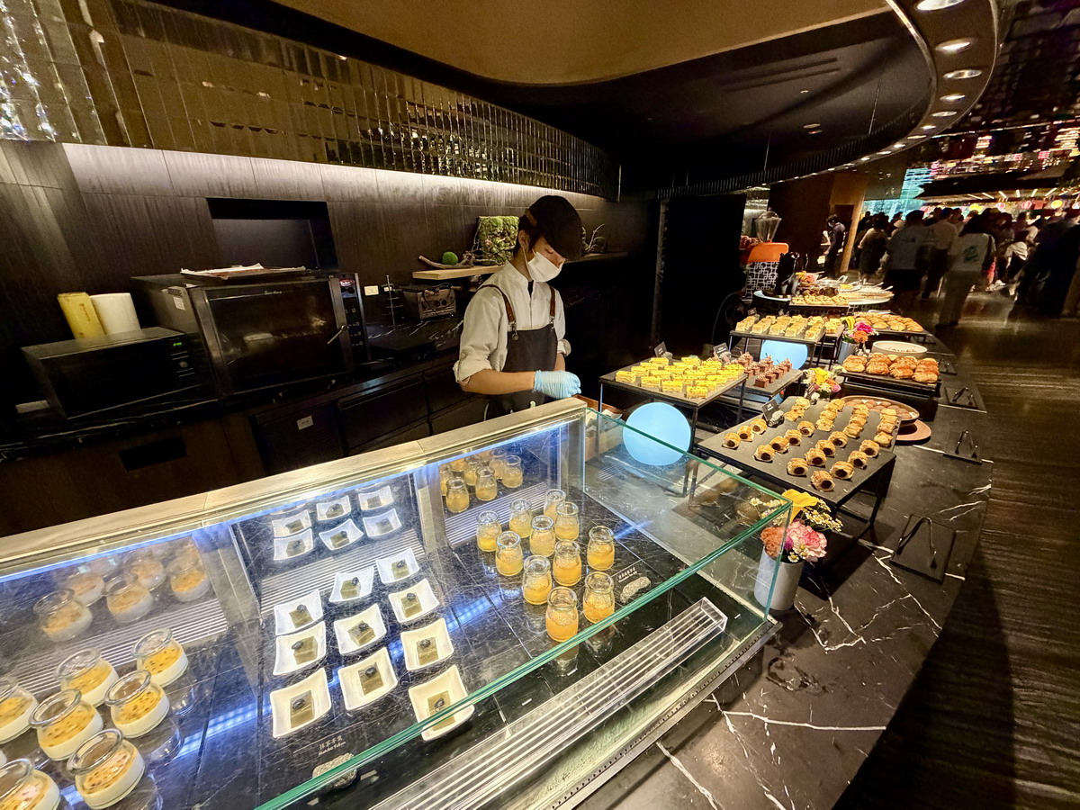 【台北中山站美食】台北晶華酒店栢麗廳吃到飽自助餐 2026：台灣代表性老牌吃到飽自助餐，吃貨必吃，台東當日新鮮直送漁貨是招牌 7390