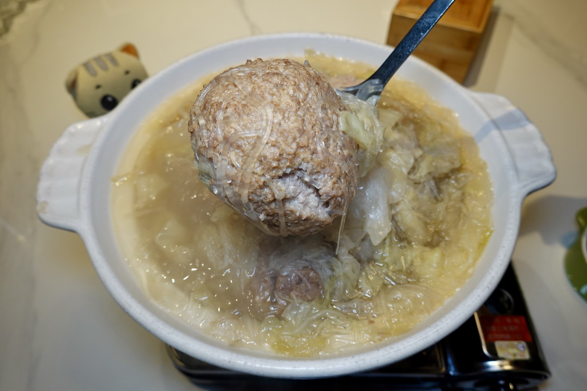 網站近期文章：【台北南京復興站美食】趙海真私廚（新址）2026：超大顆獅子頭！師從傅培梅，僕實無華但真材實料的預約制無菜單眷村菜，價錢便宜份量大，饅頭沾豆腐乳是必點特色 7395