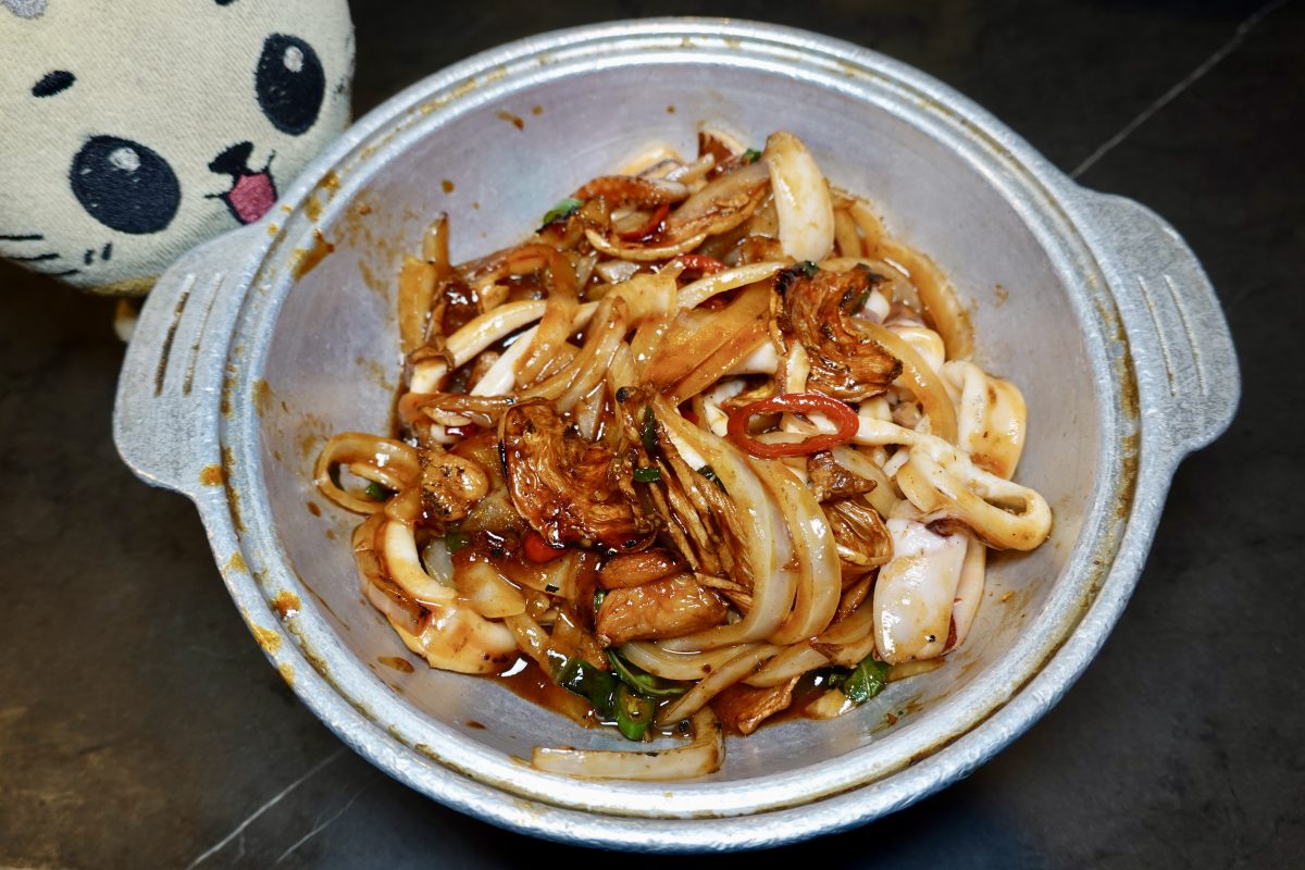 【台北六張犁站美食】品鱻海鮮熱炒店 2026：「輝達」（NVIDIA）執行長黃仁勳「兆元宴」韓國版，平價海鮮熱炒店，經濟實惠，熱門聚餐地點 7412