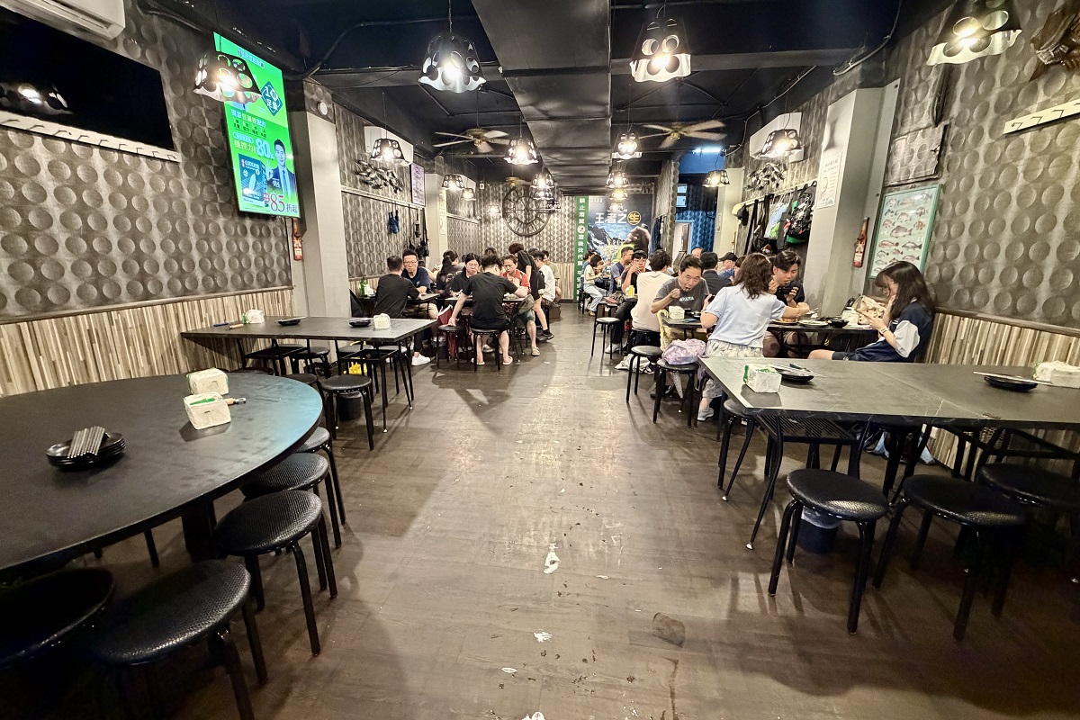 【台北六張犁站美食】品鱻海鮮熱炒店 2026：「輝達」（NVIDIA）執行長黃仁勳「兆元宴」韓國版，平價海鮮熱炒店，經濟實惠，熱門聚餐地點 7412