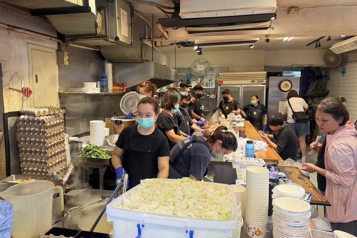 【新北永和美食】竹林雞肉永和總店 2026:日理萬雞!米其林入選雞肉飯,雞肉軟嫩香甜還很平價,老滷雞爪凍意外的好吃不要錯過 7415 【新北永和美食】竹林雞肉永和總店 2026:日理萬雞!米其林入選雞肉飯,雞肉軟嫩香甜還很平價,老滷雞爪凍意外的好吃不要錯過 7415