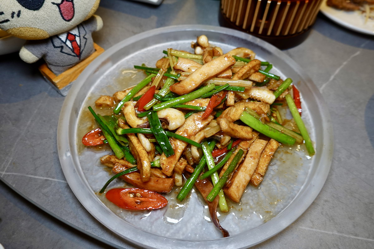 【台北忠孝敦化站美食】四味軒台菜餐廳 Savique Taiwanese Cuisine 2026：東區新開幕台菜餐廳，烤鴨+現流海鮮+手工功夫菜，聚餐口袋新名單 7417